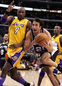 A Lakers&#8211;Spurs csata két fontos szereplôje: Lamar Odom (balra) és az argentin Emanuel Ginóbili