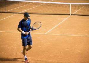 Makk Péter magabiztosan vette az első akadályt a junior Roland Garros főtábláján