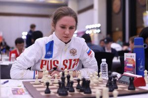 Suvalova az U18-as lányok mezőnyében vezet Forrás: FIDE