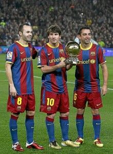 Balról jobbra: Iniesta, Messi és Xavi, a La Masia ikonjai