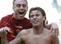 Cassano (jobbra) az elsô és a második mérkôzésen is betalált a Hajduk kapujába, így a Roma jórészt neki köszönheti a továbbjutást