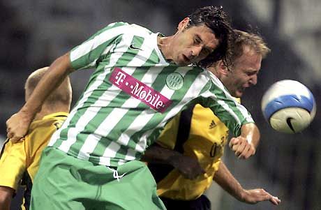 Dragóner Attila (balra) gólerôsen futballozik az NB II-ben ? a védô a Kecskemét ellen is eredményes lehet Dragóner Attila (balra) gólerôsen futballozik az NB II-ben ? a védô a Kecskemét ellen is eredményes lehet