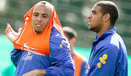Ronaldo (balra) és Adriano néha levegônek nézi a másikat Ronaldo (balra) és Adriano néha levegônek nézi a másikat