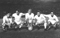 A Real Madrid legendás csatársora, a Kopa (balról), Rial, Di Stéfano, Puskás, Gento ötös mindegyik tagja helyet kapott a névsorban