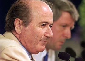 Sepp Blatter újabb vélt ellenséget, Keith Coopert szorította ki a nemzetközi szövetségbôl