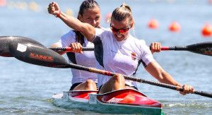 Hátulról: Bakó Olga és Biben Karina öröme az ifjúsági világbajnoki cím megnyerésekor