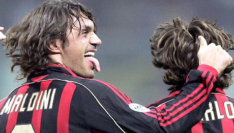 Paolo Maldini maga a megtestesült genetikai csoda: a 39. életévében járó hátvédnek nincsenek fizikai gondjai, ezért jövôre is folytatná