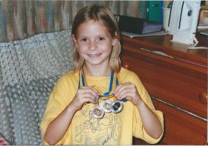 Éremgyűjtemény a nyakban – Bogi nyolcévesen
