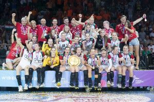 A kezek a magasban: Magyarország Európa-bajnok! Forrás: MKSZ