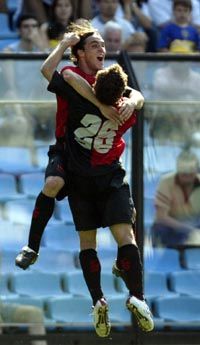 Belluschi (26) így ünnepelte a Newell&#8217;s vezetô gólját a Gimnasia La Plata ellen