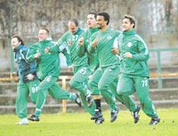 Csupa vidám fickó közé került Sowunmi Thomas, a Fradi új támadója &#8211; az elsô helyre törô csapatnál még a futás is könnyebb