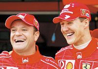 Rubens Barrichello (balra) és Michael Schumacher ismét felért a csúcsra csapatával