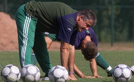 Ez az, ami most hiányzik Bicskei Bertalannak &#8211; sok-sok labda és edzések a legjobb maláj futballistákkal (Fotó: Németh Ferenc)