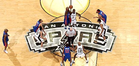 Az elôzô idény a San Antonio és a Detroit számára tartott a legtovább, hiszen e két csapat vívta a 2004&#8211;2005-ös évad NBA-döntôjét; a finálé a texasiak sikerével zárult