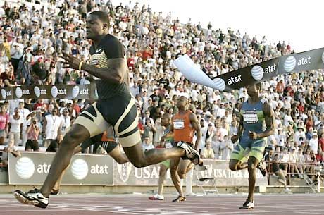 Justin Gatlin (elöl) folyamatosan javult, de a világcsúcs elmaradt