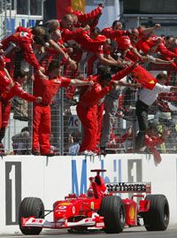 Az ötszörös világbajnok Michael Schumacher elôször gyôzött Ferrarival a Német GP-n (Fotó: Reuters)