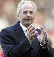 Sven-Göran Eriksson optimista, ugyanis abban hisz, hogy az angol válogatott megnyeri a világbajnokságot, és ô majd búcsúzásképpen e nagy sikernek tapsolhat