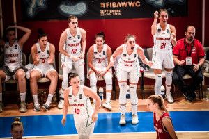 A lányok örülhetnek a továbbjutásnak Forrás: FIBA