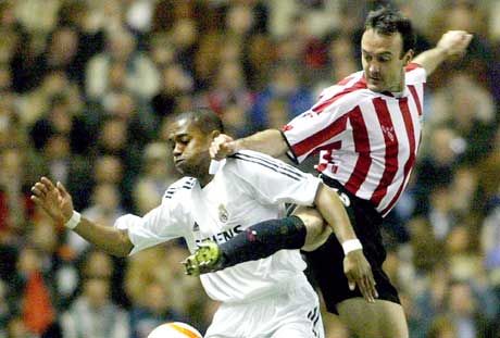 Robinho (fehérben) egyszer minden bilbaói védôt megelôzött, és vezetéshez juttatta a Real Madridot