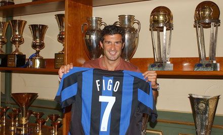 Figo 2007. június 30-ig a milánóiaké (fotó: inter.it)