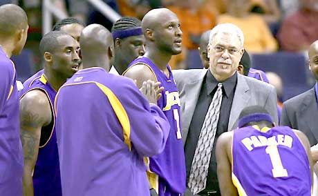 A Lakers játékosainak most egy ideig Phil Jackson utasításai nélkül kell boldogulniuk