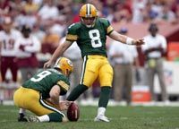 Ryan Longwell (8) 33 yardról szerezte meg a Green Bay Packers idei ötödik sikerét érô mezônygólt