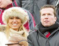 A csinos Marijana Kosztics vidáman nézte Lothar Matthäus oldalán a soproni meccset