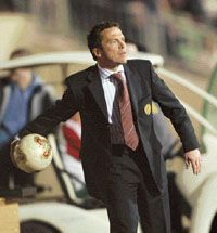 A labda most már Lothar Matthäusnál van, és lehet, hogy a sztár a törököket választja (Fotó: Németh Ferenc)