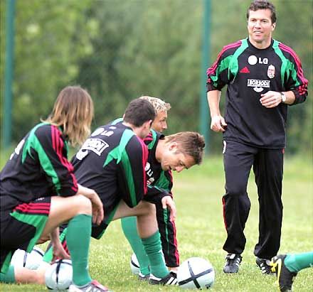 Lothar Matthäus (jobbra) szerint ma ismét szívesen jönnek a játékosok a válogatottba (fotó: M. Németh Péter)