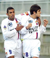 Sonny Anderson (balra) után Juninho is lyoni brazilként szerepel(t) sorozatunkban (Fotó: Reuters/Robert Pratta)