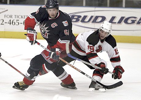 Ezúttal is sokat köszönhet a New York Rangers a parádézó Jaromír Jágrnak (balra)