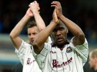 A kép csalóka: Les Ferdinand és a West Ham idei produkciójáért nem jár vastaps