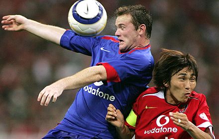 Wayne Rooney (balra) Ruud van Nistelrooy távollétében szinte egyedül oldotta meg a csatárfeladatokat a Manchester Unitedben