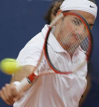 A svájci világelsô, Roger Federer elôször nyert ATP-tornát hazai pályán