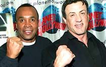 &#8222;Csácsumicsá&#8221; &#8211; már csak ez a beköszönés hiányzik Sugar Ray Leonard (balra) és Sylvester Stallone szájából. Egy biztos: dôlni fog a lé&#8230;