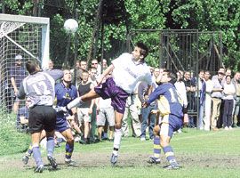 Az Újpest horvát légiósa, Dejan Poljakovic (fehér mezben) is betalált a REAC kapujába