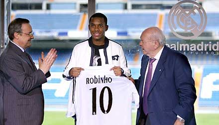 Robinho Figo elárvult 10-es mezét kapta