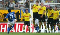 Cardoso (27) szabadrúgásból szerzett góljával alakította 2&#8211;0-ra az állást a Hamburg&#8211;Borussia Dortmund Ligakupa-döntôn