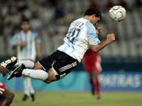 Tévez a második argentin csoportmeccsen csukafejesbôl talált be