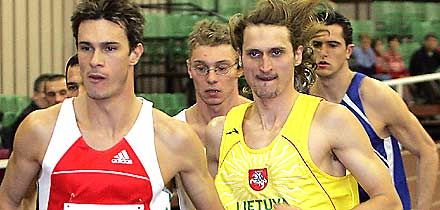 Balogh Gábor (balra) a futásban feljött a második helyre, a litván Edvinas Krungolcas (jobbra) mögé