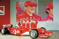 Az új gép, az F2003-GA fantázianévre hallgató Ferrari és idei &#8222;legénysége&#8221; (balról): Massa, Barrichello, Schumacher és Badoer