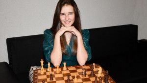 Gaál Zsóka lett a világ legfiatalabb női nemzetközi mestere : Forras: ajkaiszo.hu