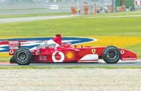 Schumacher és a Ferrari remek évet produkált, Szuzukában kettôs gyôzelemmel megszerezheti az idény pontjainak felét