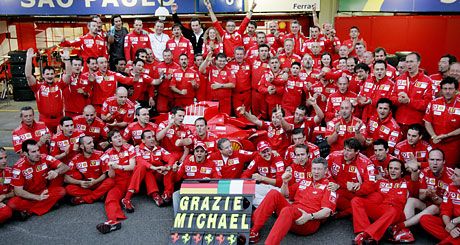 A Scuderia Interlagosban még egy képre összeállt Michael Schumacher tiszteletére