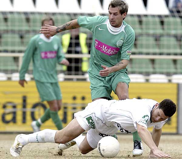 Bognár Zsoltot (középen) nem lepte meg, hogy nem játszhat a Siena ellen