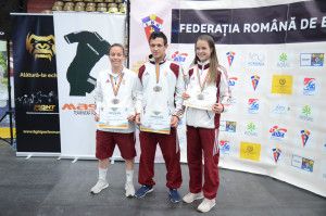 Verbászban nem ment a boksz idei Eb-bronzérmeseinknek, Dobos Rebekának (balról), Samu Ferencnek és Kovács Fanninak sem Forrás: boxing.hu