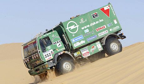 A Darázsi Zsolt vezette zöld kamion továbbra is remekel a Dakar-ralin