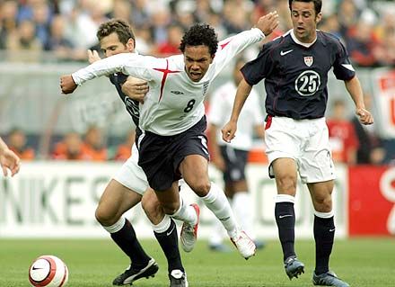 Richardson (középen) olyan elánnal küzdött, hogy olykor egyszerre többen sem tudták megállítani