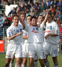 A felemelt karral ünneplô Balog Csaba pontos lövése gyôzelmet ért a zalaiaknak (Fotó: Unger Tamás)