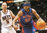 A legutóbbi három mérkôzésbôl kettôn Richard Hamilton (jobbra) volt a Detroit legponterôsebb játékosa – most öt lepattanót és négy gólpasszt is betett a közösbe